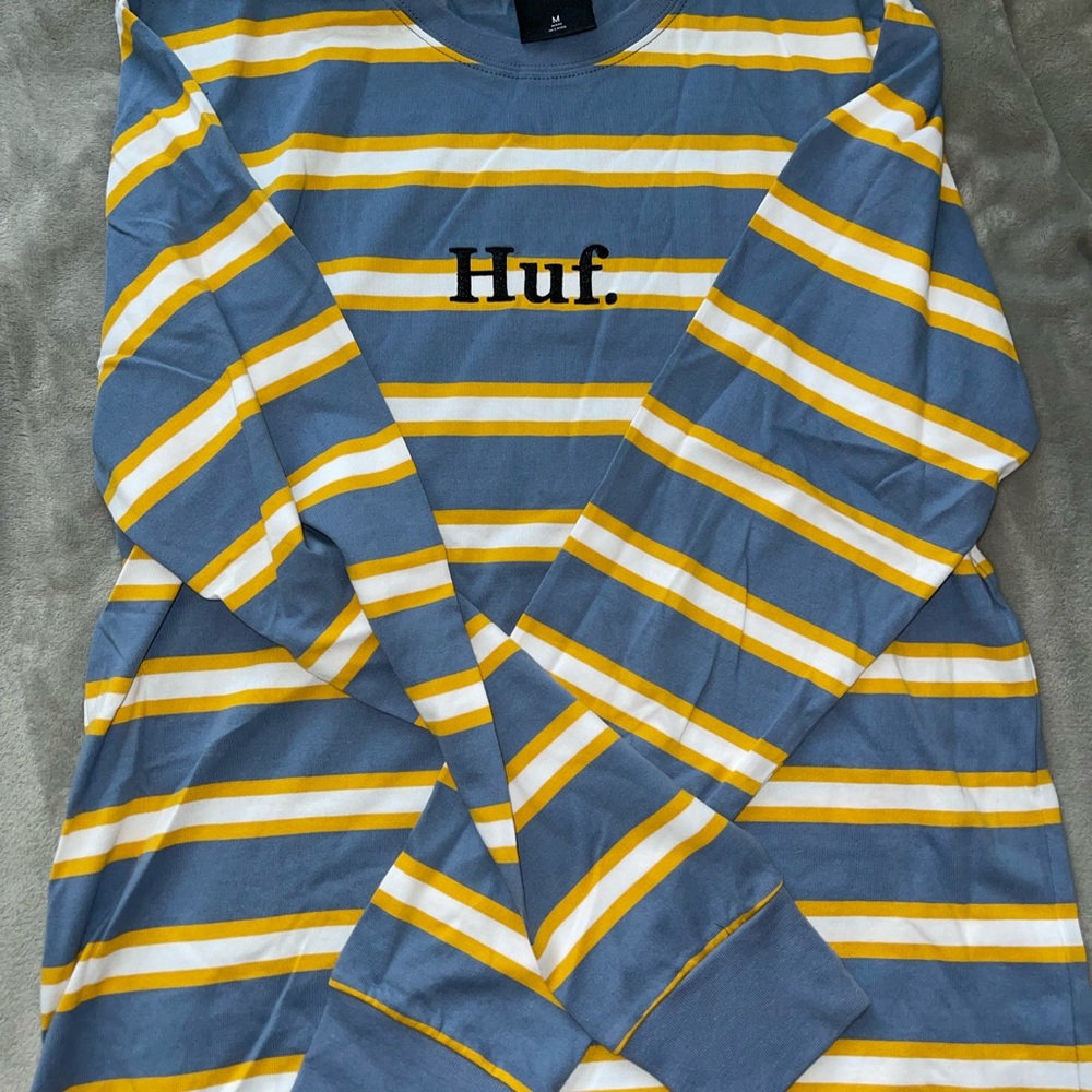 Huf long sleeve t-shirt. Worn, like new. SIZE MEDIUM. Offers are welcome.
